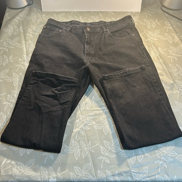 Men’s Relaxed Fit Wrangler Jeans. - Picture 1 of 6